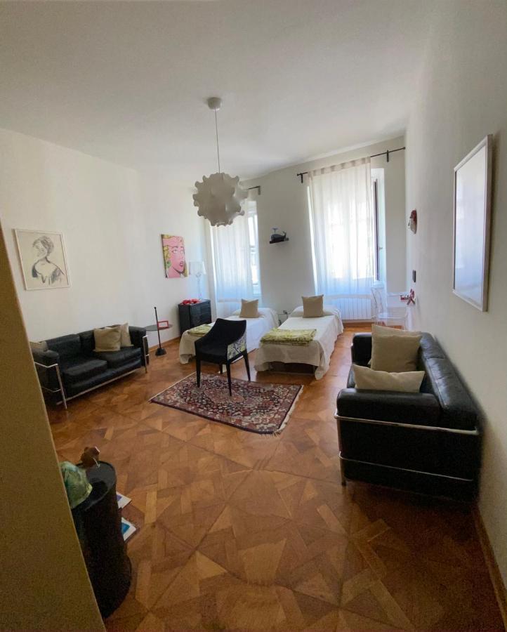 Alla Scalinata Del Teatro Rossetti Parcheggio Triest Exterior foto