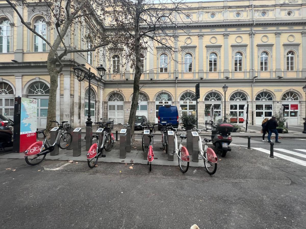 Alla Scalinata Del Teatro Rossetti Parcheggio Triest Exterior foto
