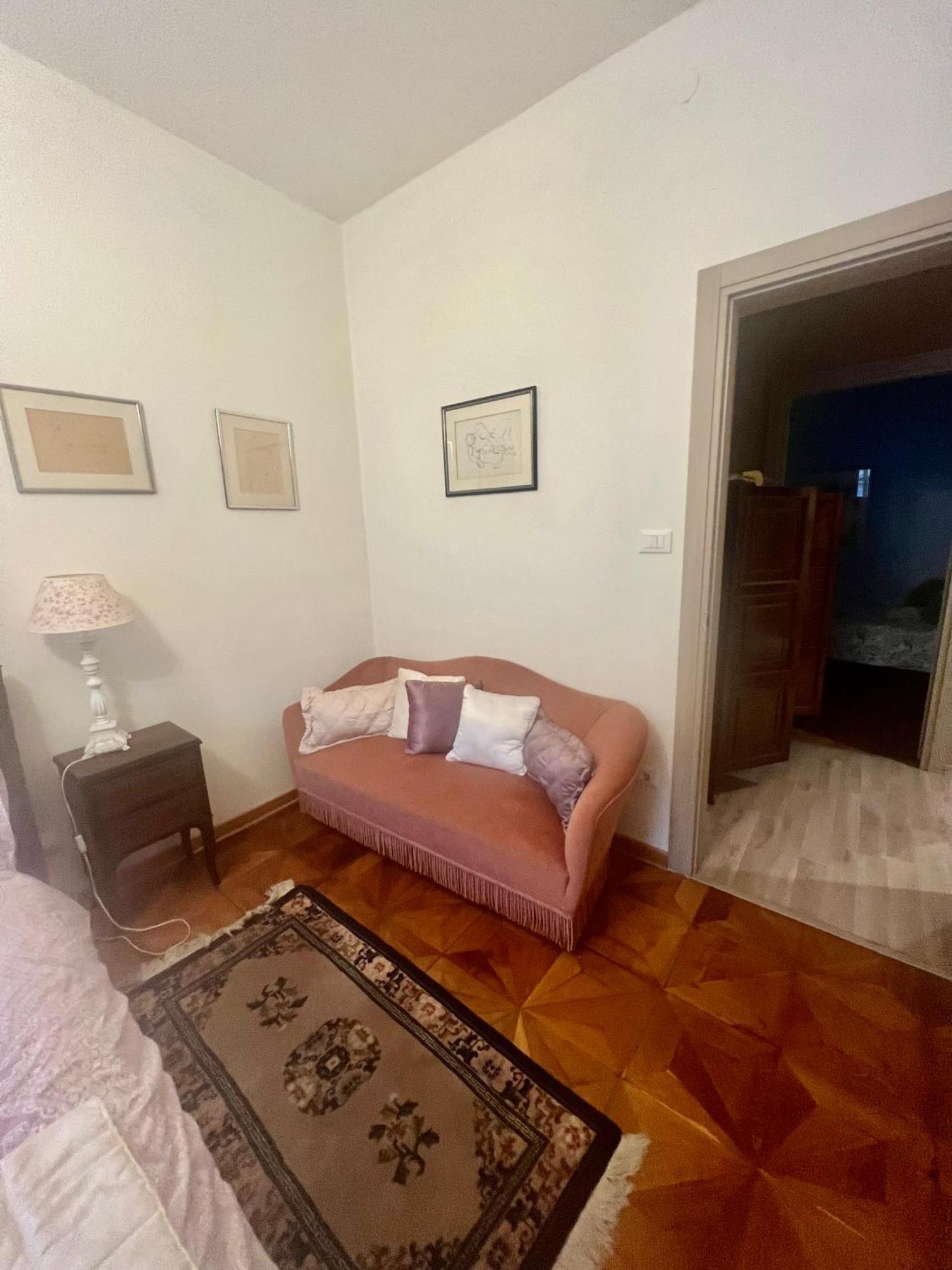 Alla Scalinata Del Teatro Rossetti Parcheggio Triest Exterior foto