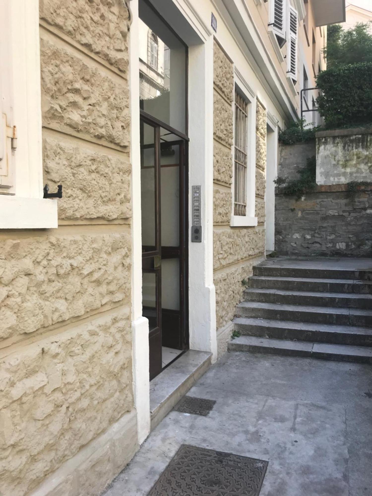 Alla Scalinata Del Teatro Rossetti Villa Triest Exterior foto