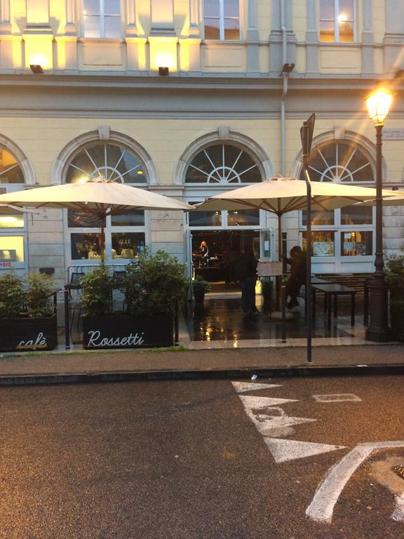 Alla Scalinata Del Teatro Rossetti Parcheggio Triest Exterior foto