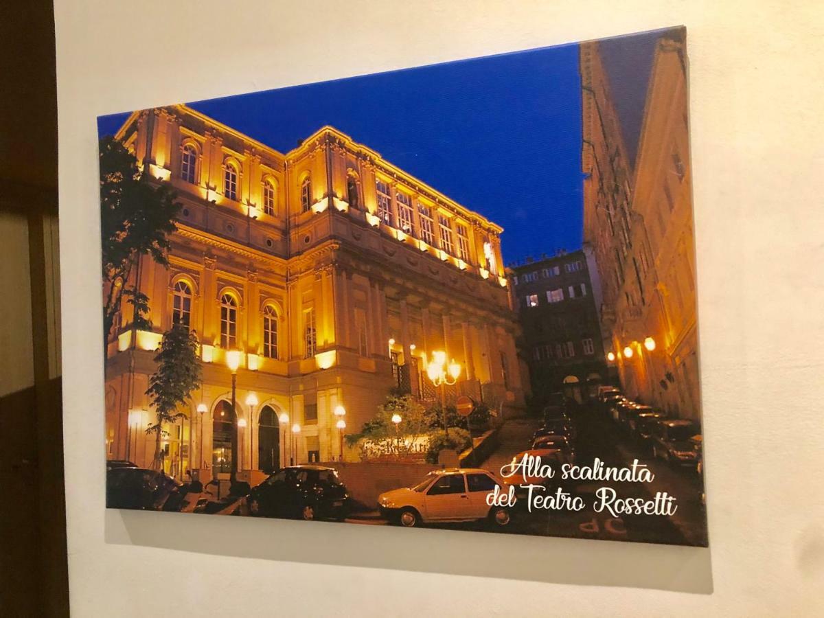 Alla Scalinata Del Teatro Rossetti Parcheggio Triest Exterior foto