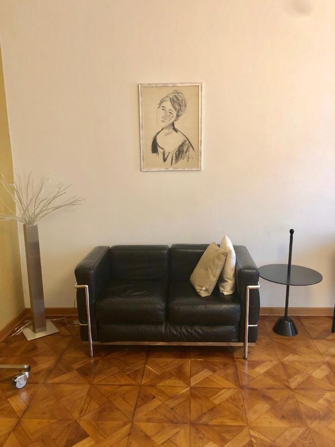 Alla Scalinata Del Teatro Rossetti Parcheggio Triest Exterior foto