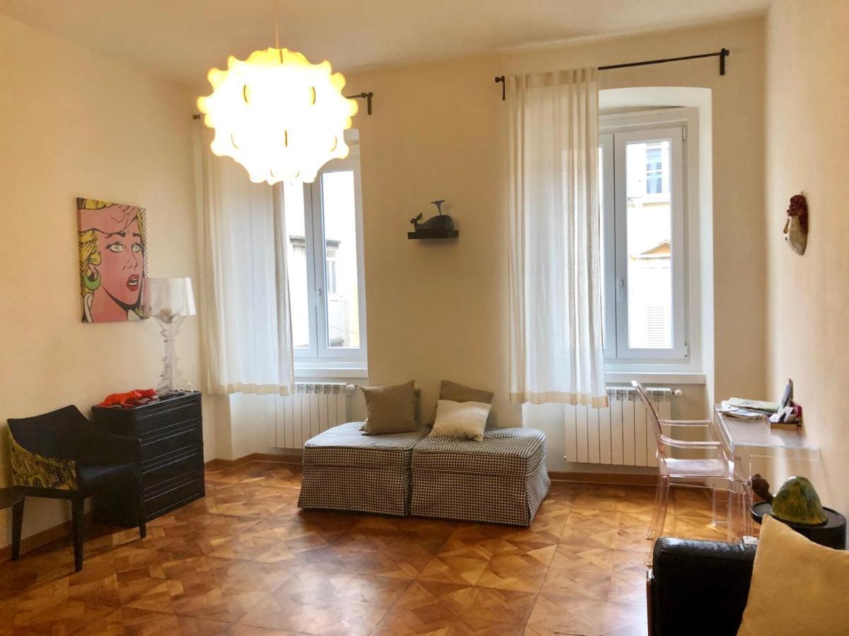 Alla Scalinata Del Teatro Rossetti Parcheggio Triest Exterior foto